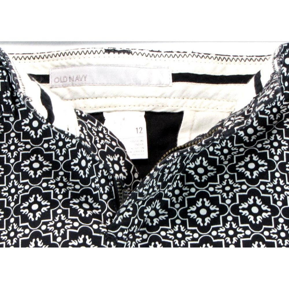 SALE! Abstract Black White Short Mini Skirt - Picture 3 of 3